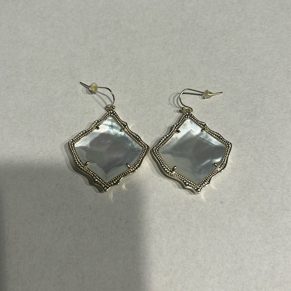 Kendra Scott Kirsten Earrings they don’t sit well on my ears (heavy x me)